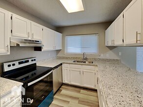 7407 Longing Trail in San Antonio, TX - Building Photo - Building Photo