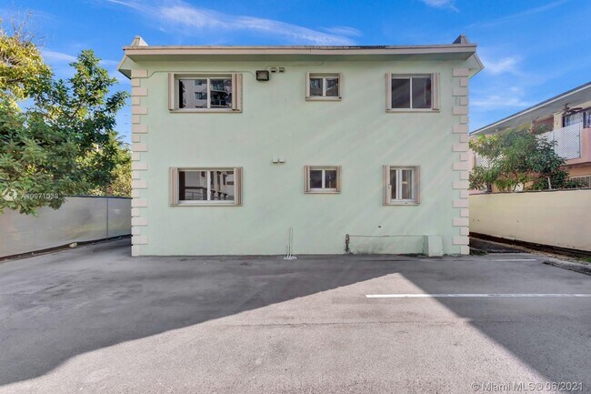 220 NW 7th Ave-Unit -# in Miami, FL - Building Photo - Building Photo