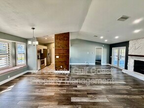 8035 56th Ct E in Palmetto, FL - Foto de edificio - Building Photo