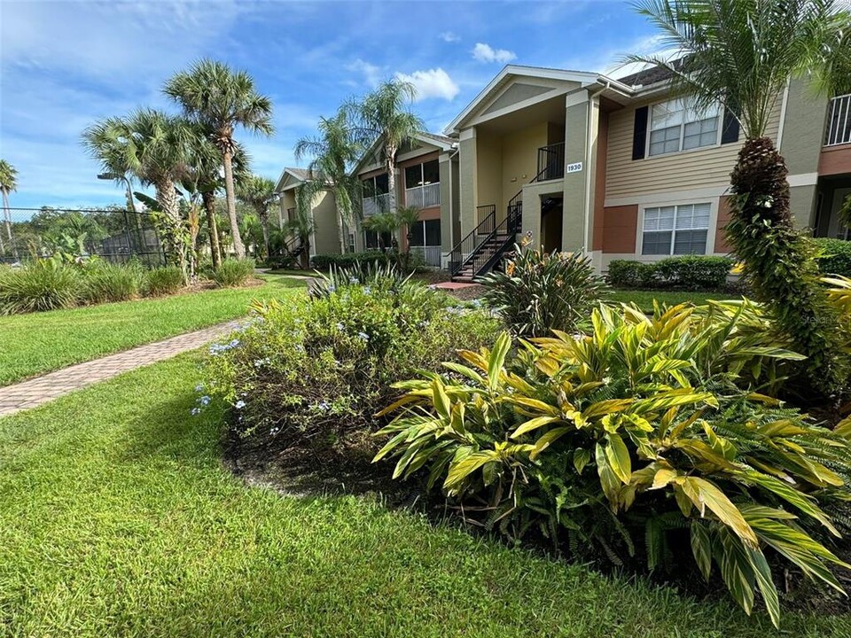 1950 Summer Club Dr in Oviedo, FL - Building Photo