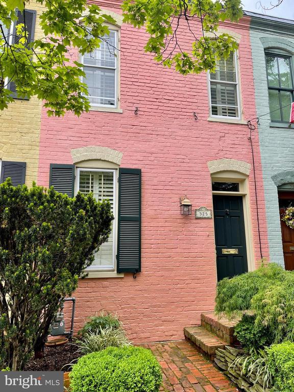 property at 325 N Royal St