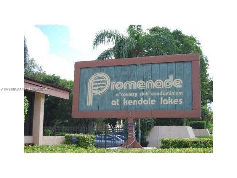 14311 N Kendall Dr in Miami, FL - Building Photo