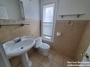 8 White Ave, Unit 3 in Chestnut Hill, MA - Building Photo - Building Photo