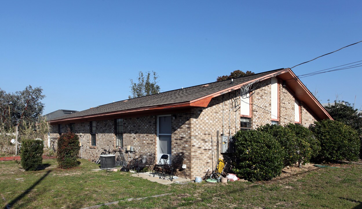 1267 Redwood Ln in Gulf Breeze, FL - Building Photo