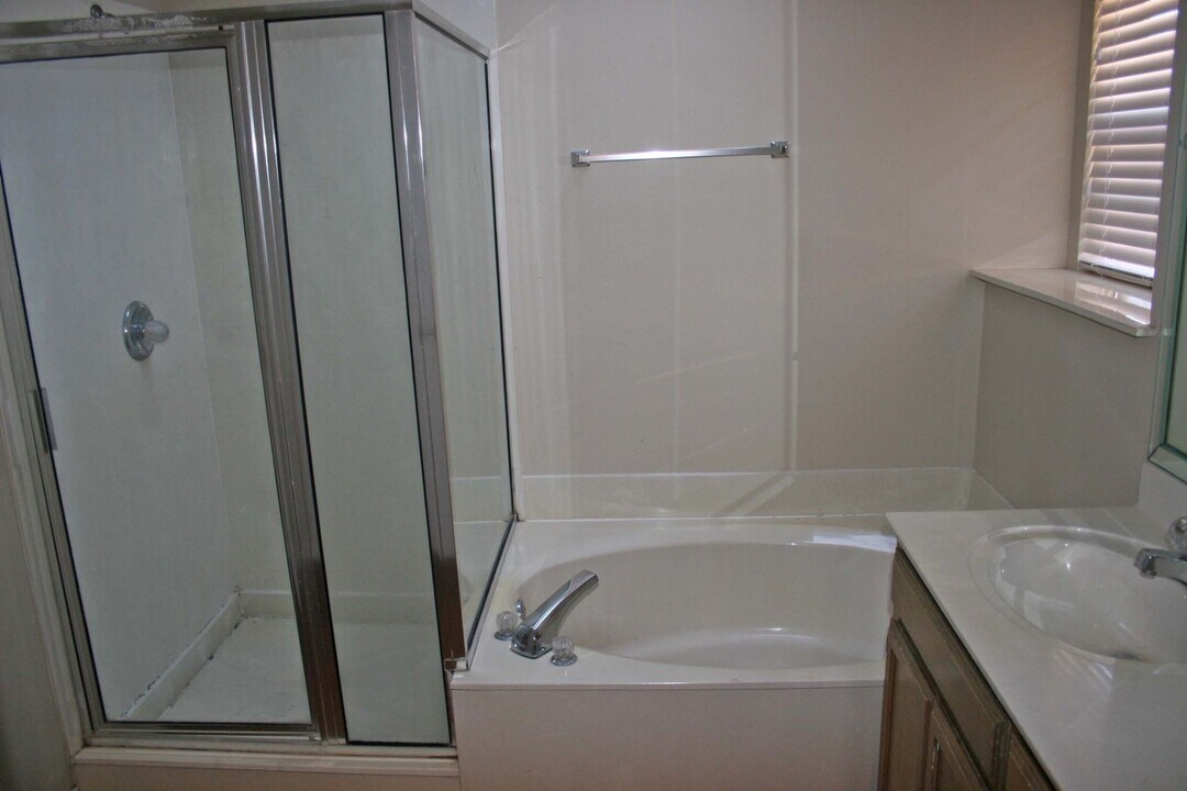 305 Pear Tree Pl in Denton, TX - Building Photo