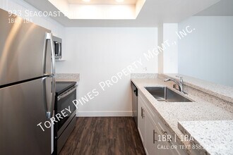 933 Seacoast Dr-Unit -Unit F in Imperial Beach, CA - Building Photo - Building Photo