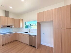 27445 Cherry Creek Dr in Santa Clarita, CA - Building Photo - Building Photo