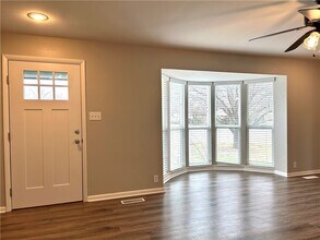 301 Crestview Dr in Bentonville, AR - Building Photo - Building Photo