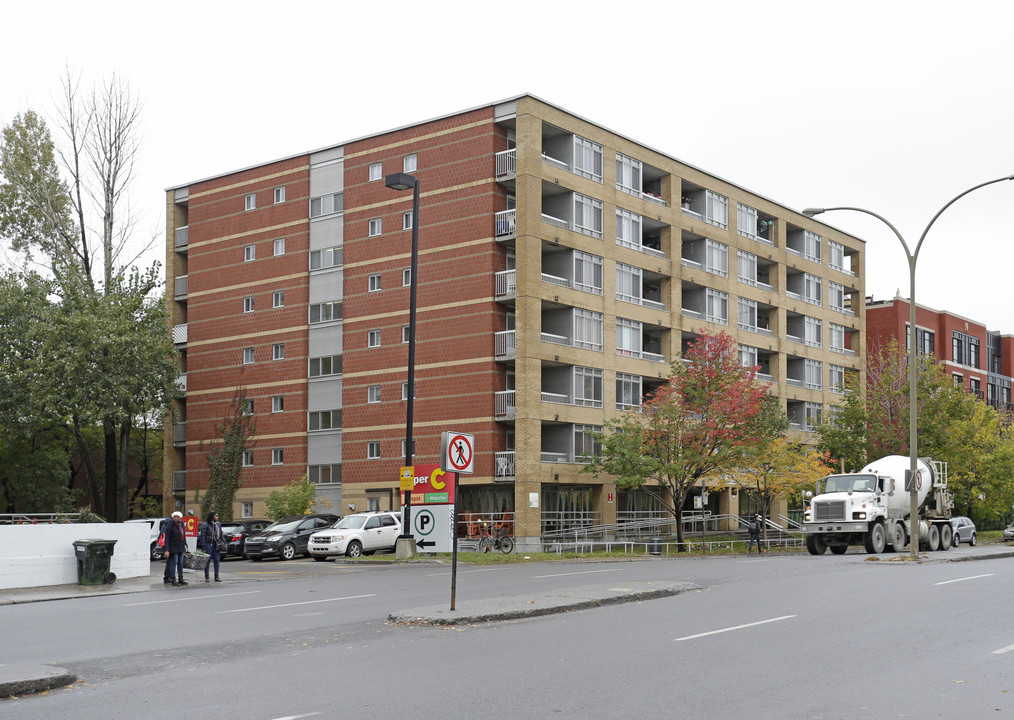 Habitations De Rouen in Montréal, QC - Building Photo