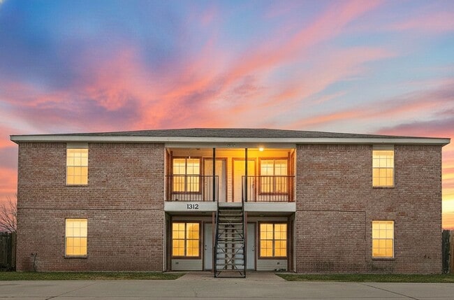 property at 1312 Dugger Cir