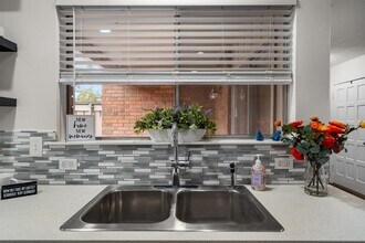 2808 Escada Dr, Unit 107R in Farmers Branch, TX - Foto de edificio - Building Photo