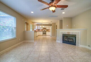 8701 Corran Ferry Dr in Austin, TX - Foto de edificio - Building Photo