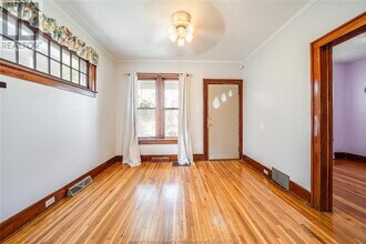 552 Elm Ave in Windsor, ON - Building Photo - Building Photo