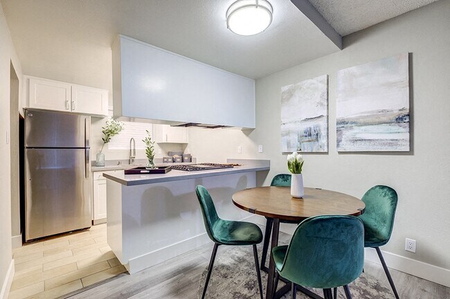 The Edge on the Boulevard in Fremont, CA - Foto de edificio - Building Photo