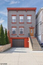 131 Armstrong Ave in Jersey City, NJ - Building Photo - Building Photo