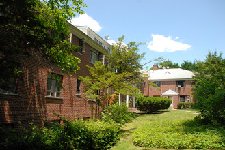 10 Hillside Ave in Englewood, NJ - Building Photo - Building Photo