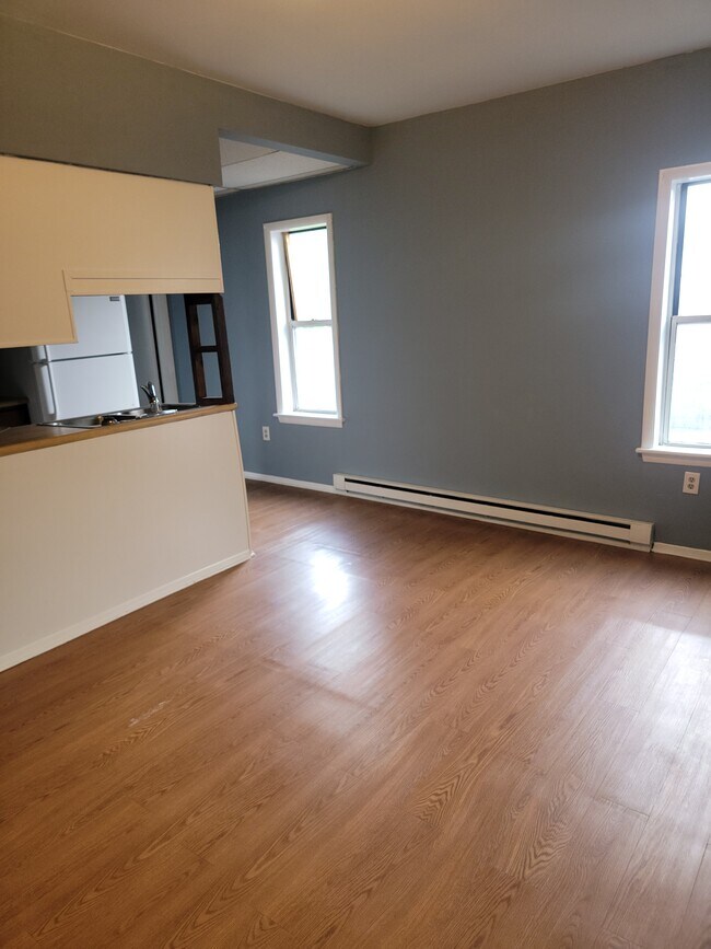 131 Cumberland St Apartments and Nearby Clear Spring Apartments For