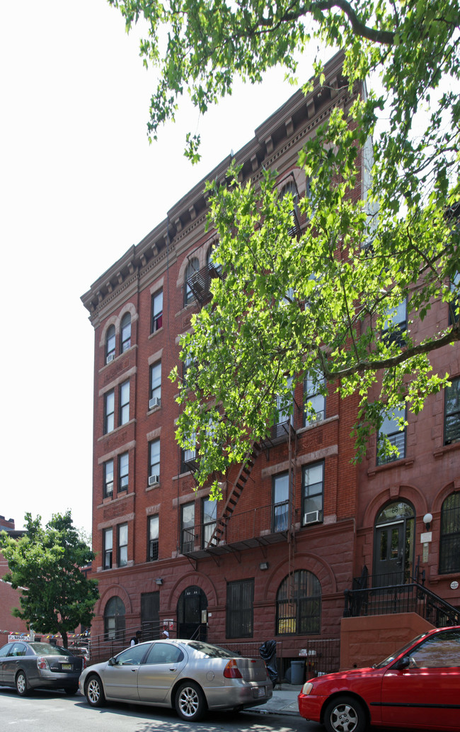 70 Decatur St in Brooklyn, NY - Building Photo - Building Photo