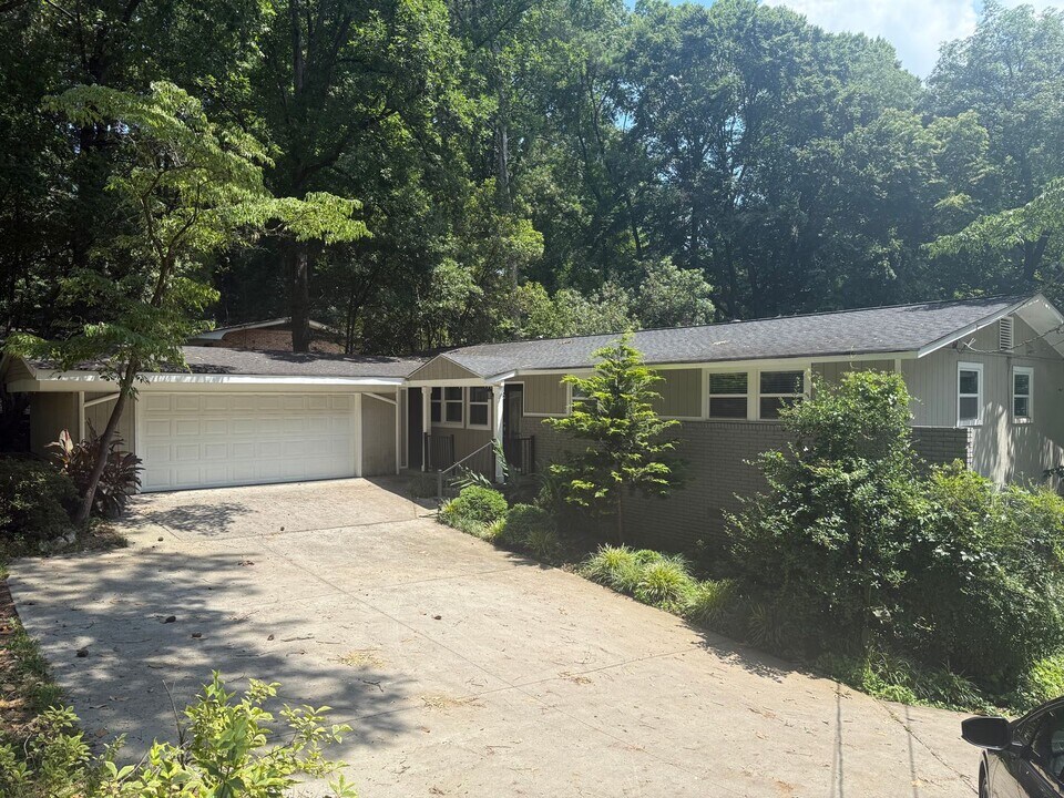 3479 Chestnut Dr in Doraville, GA - Foto de edificio