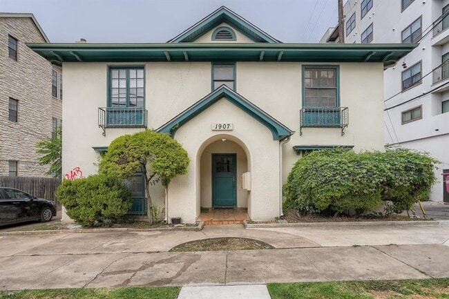 property at 1907 Pearl St