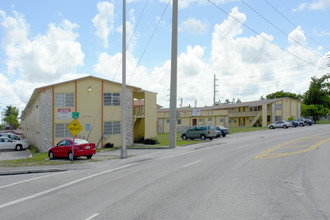 Marshall Apartments in Hialeah, FL - Building Photo - Building Photo