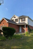 48 Homefield Square in Courtice, ON - Building Photo