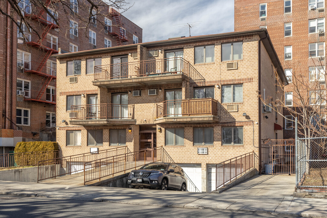 3225 Shore Pky in Brooklyn, NY - Building Photo