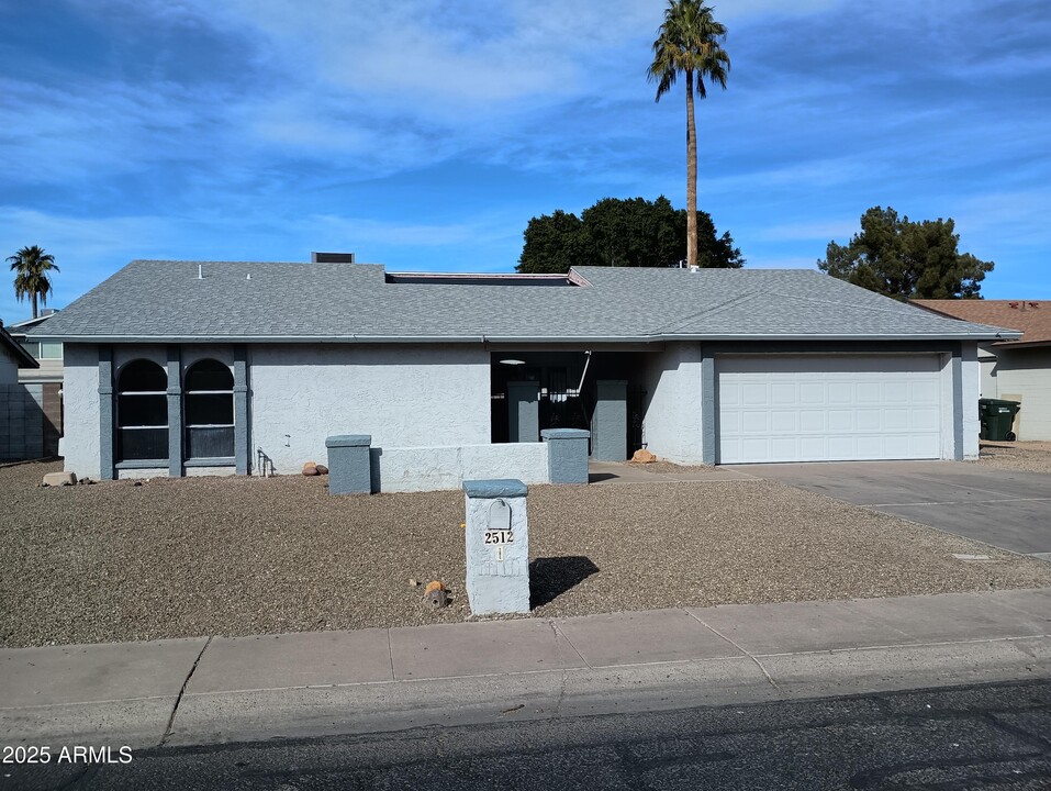 2512 W Gelding Dr in Phoenix, AZ - Building Photo