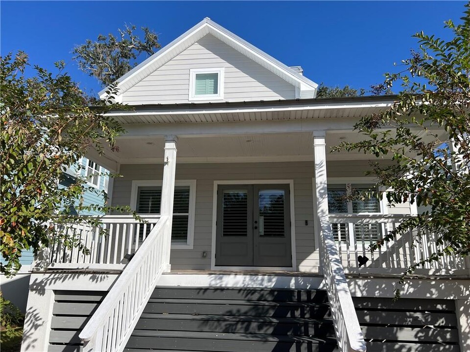 608 Holly St in St. Simons Island, GA - Building Photo