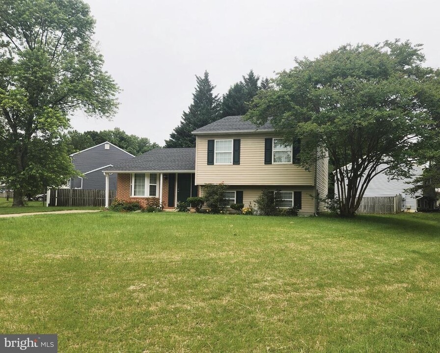 12216 Kingsbrook St in Bowie, MD - Foto de edificio