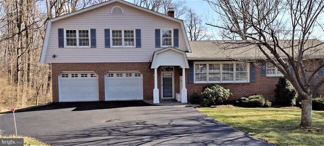 property at 5401 Woodlyn Ct