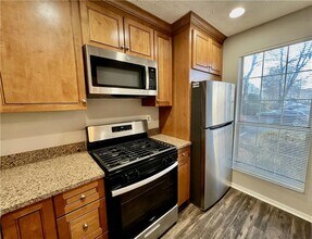 206 Wedgewood Way in Atlanta, GA - Building Photo - Building Photo