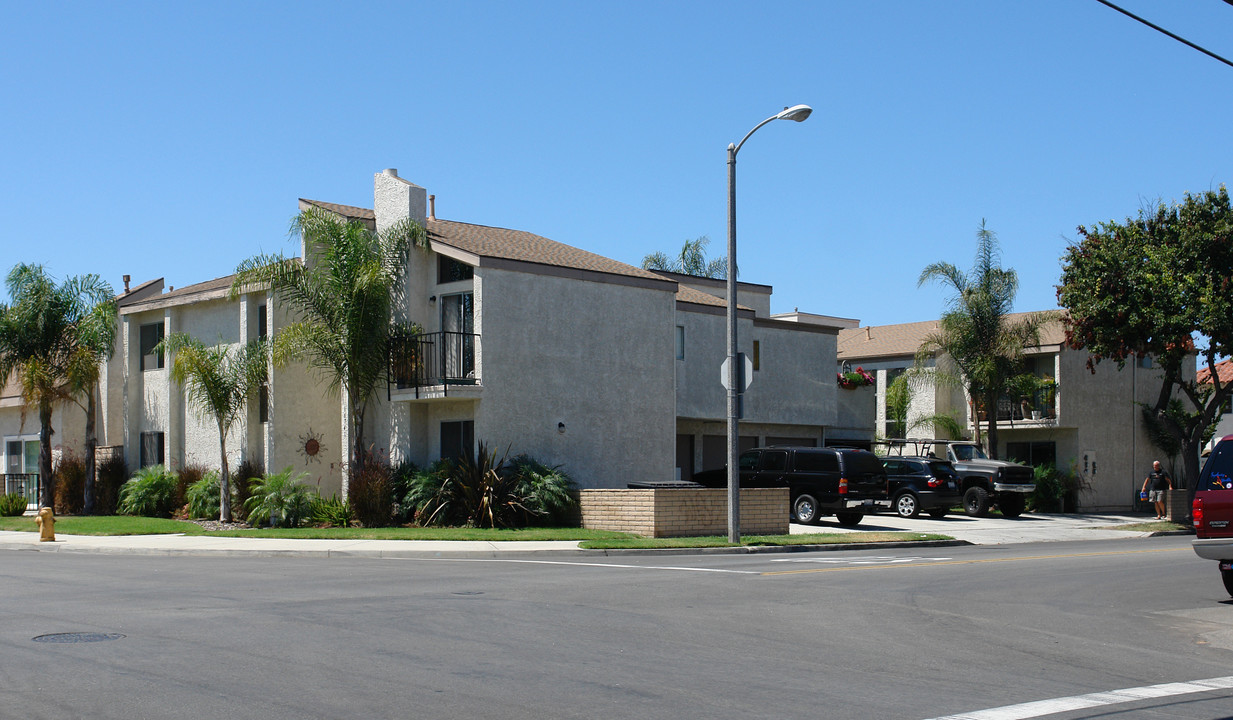 16741 Green St in Huntington Beach, CA - Building Photo