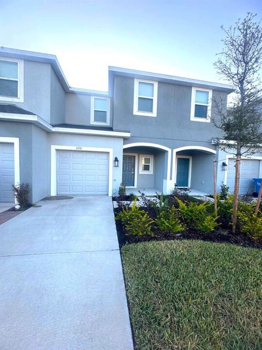 2470 Paravane Wy in Wesley Chapel, FL - Building Photo