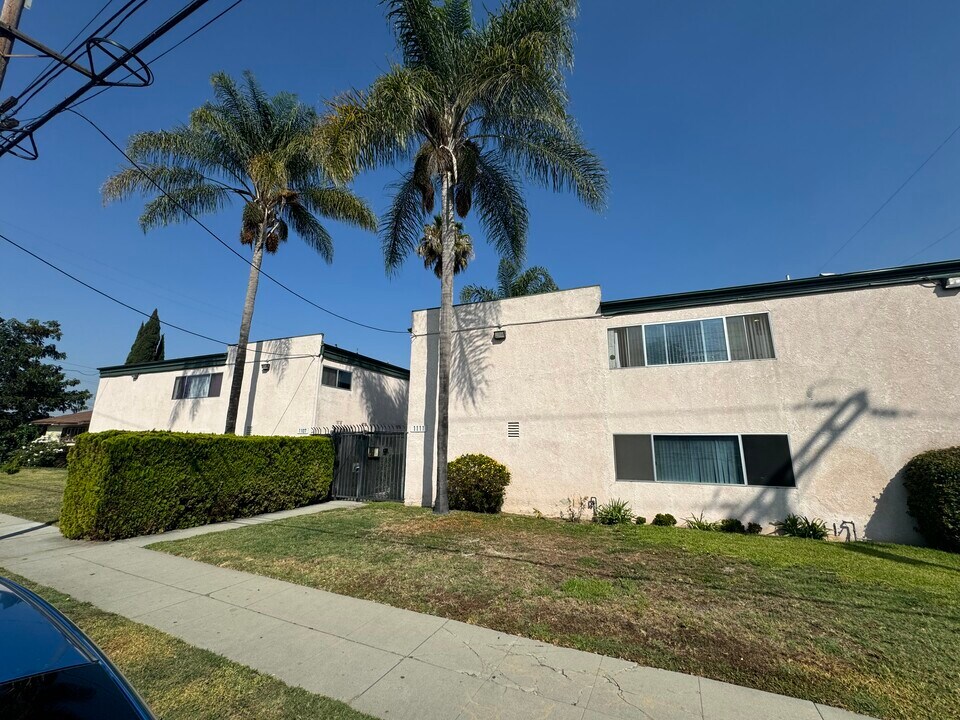 1107 E Tucker St in Compton, CA - Foto de edificio