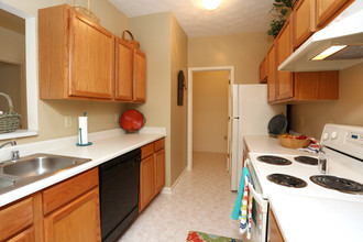 Georgetown Oaks Apartments in Georgetown, KY - Building Photo - Interior Photo