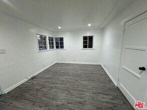 6207 Crenshaw Blvd in Los Angeles, CA - Foto de edificio - Building Photo