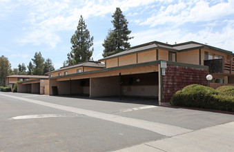 Creekside Apartments in Fresno, CA - Building Photo - Building Photo