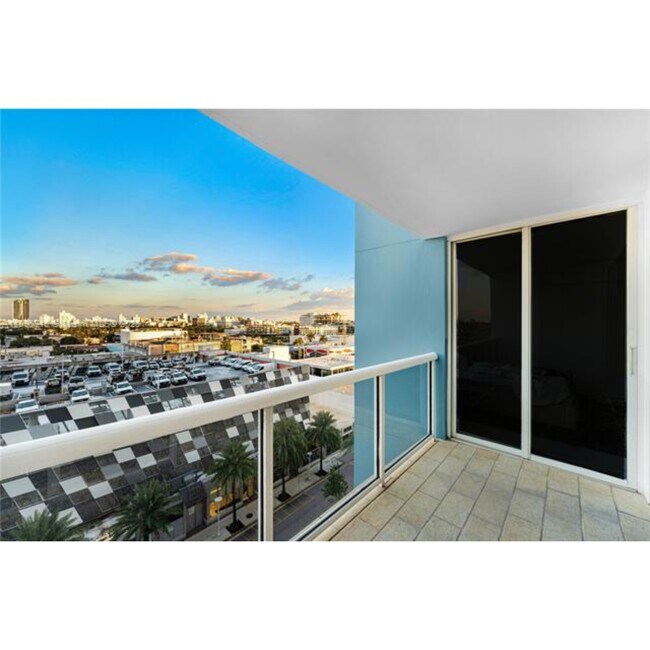 1800 Sunset Harbour Dr in Miami Beach, FL - Building Photo - Building Photo