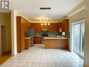 102 Timna Crescent in Vaughan, ON - Building Photo - Building Photo