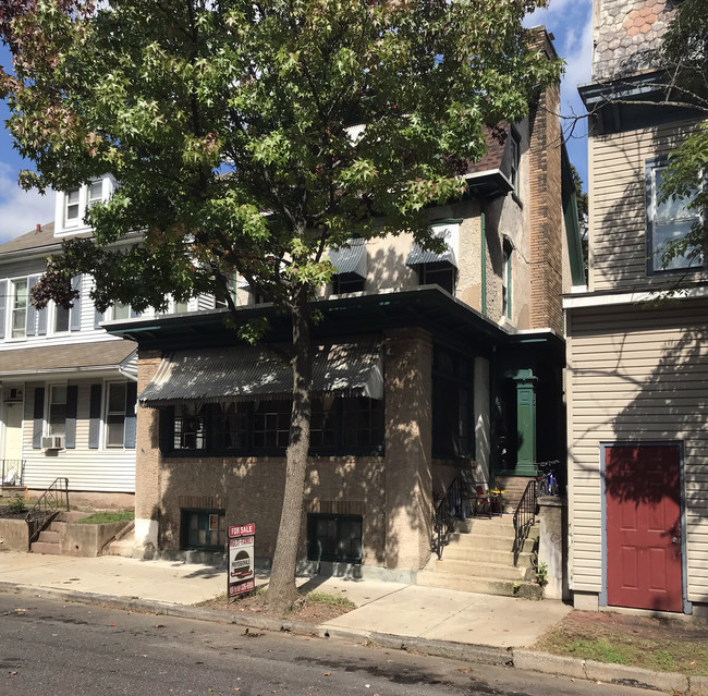 47 E 3rd St in Pottstown, PA - Building Photo - Building Photo