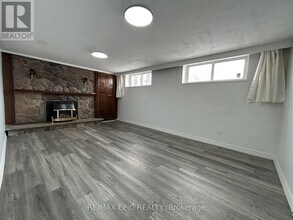 25 Gentry Crescent in Richmond Hill, ON - Building Photo - Building Photo