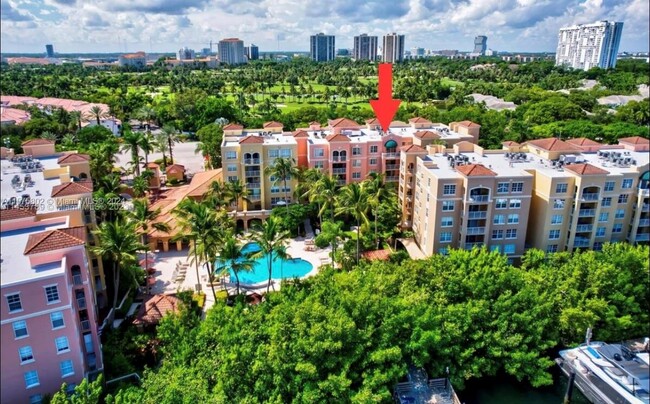 19801 E Country Club Dr in Aventura, FL - Building Photo - Building Photo