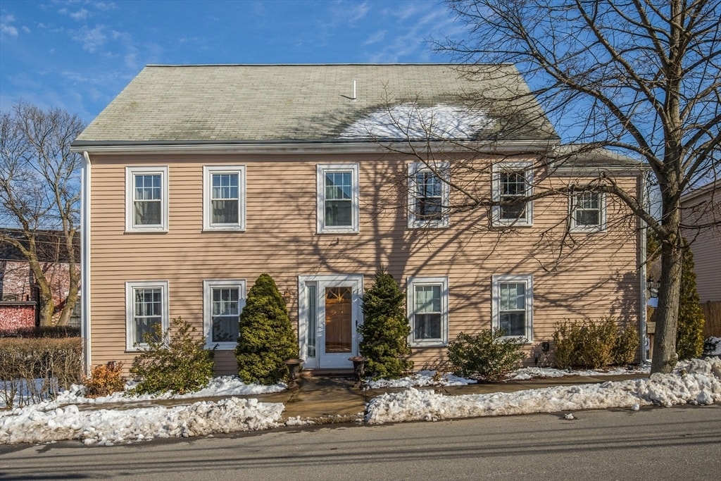 2 Melvin St in Wakefield, MA - Building Photo