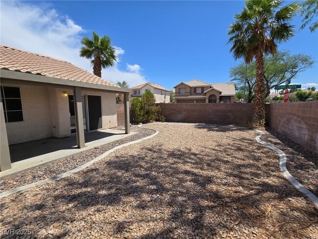 303 Desert Knolls St in Henderson, NV - Building Photo - Building Photo