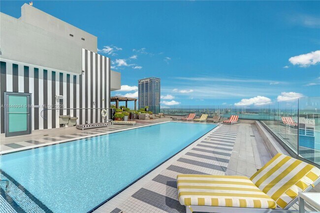 1300 S Miami Ave, Unit 1706 in Miami, FL - Building Photo - Building Photo