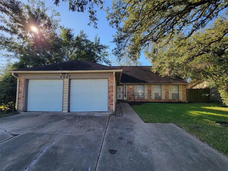 8607 Running Bird Ln in Missouri City, TX - Building Photo