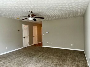 5554 Pineridge Ct in Forest Park, GA - Building Photo - Building Photo