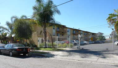 Simpson Apartments in North Hollywood, CA - Building Photo - Building Photo