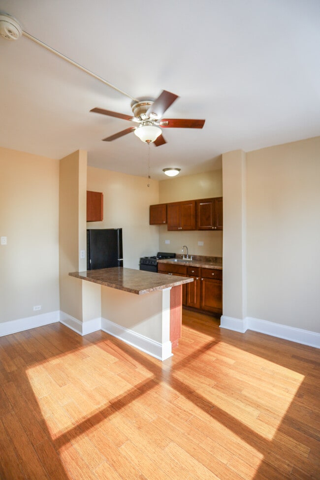 5326 S Cornell Ave in Chicago, IL - Building Photo - Building Photo